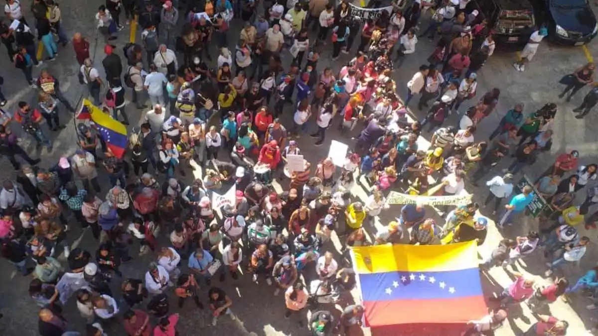 ¡TRABAJADORES ALZADOS! Protestan a lo largo y ancho de Venezuela exigiendo AUMENTO SALARIAL YA (Videos)