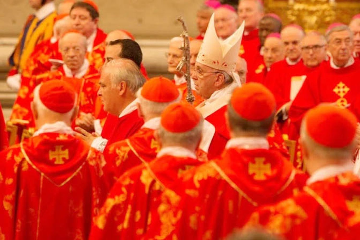 Papa Francisco recorta nuevamente el sueldo de los Cardenales del Vaticano