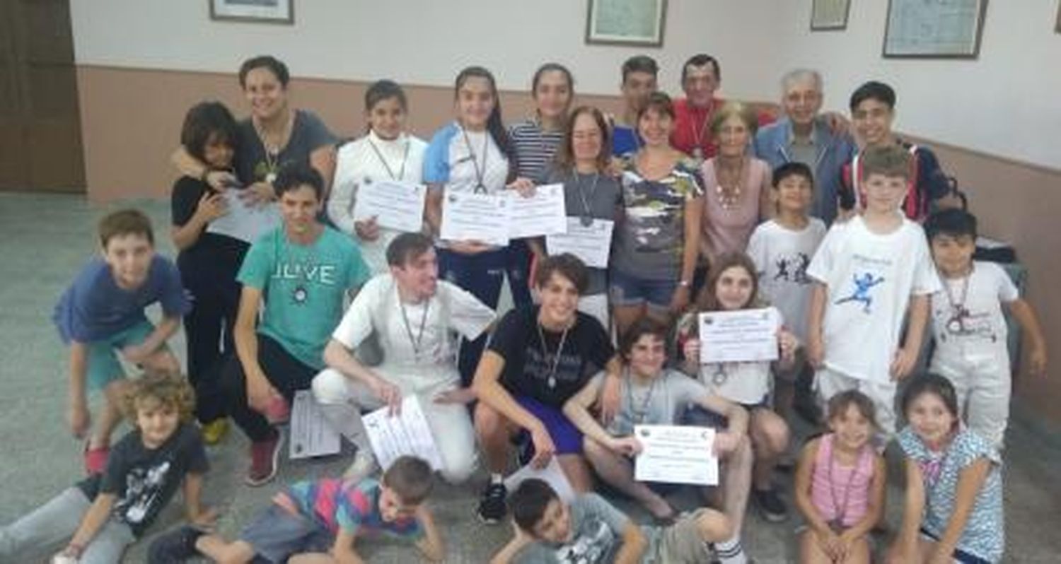 La Sociedad Italiana cerró la temporada con el Torneo de Fin de Año de esgrima