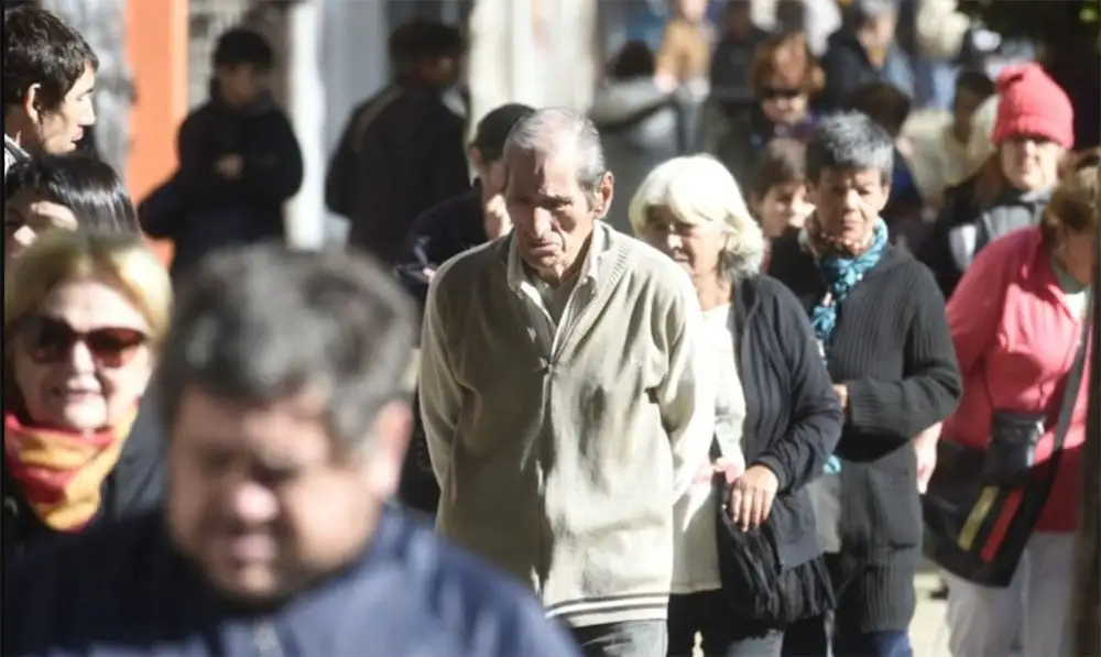 El gobierno oficializó un bono de $ 70.000 para jubilados que cobran la mínima