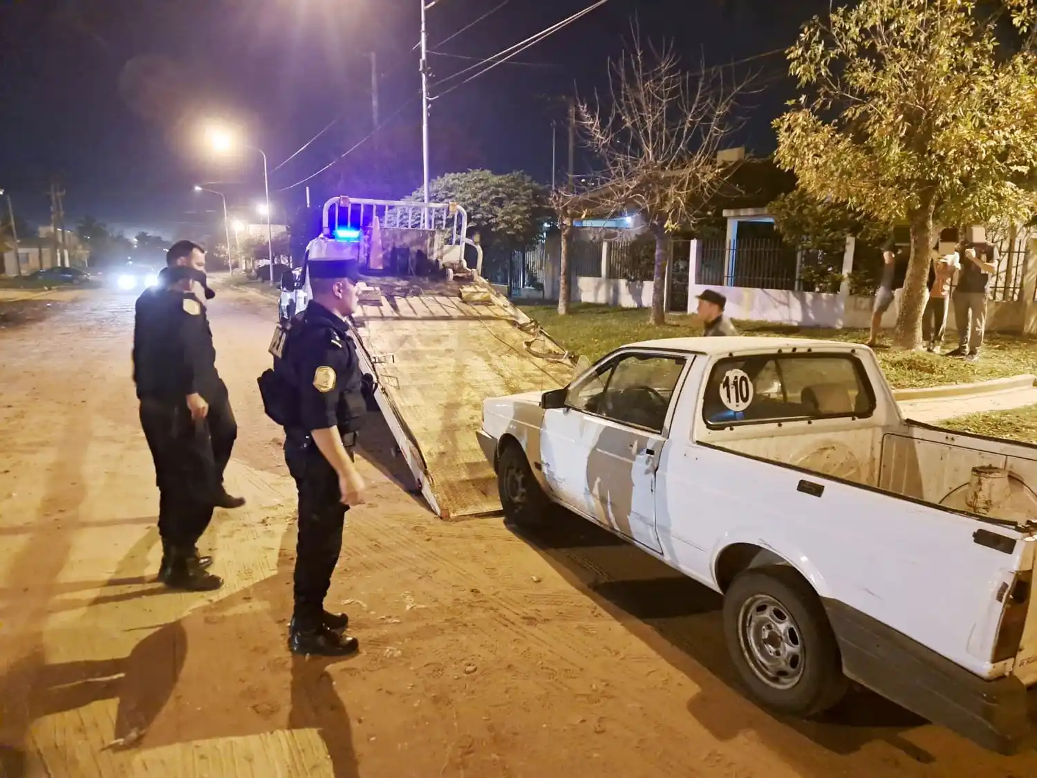 Recuperan bienes robados, un revólver y detienen a tres personas