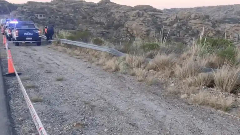 Un auto cayó a un barranco de 200 metros y murió su conductor: lo encontraron por los destrozos del choque