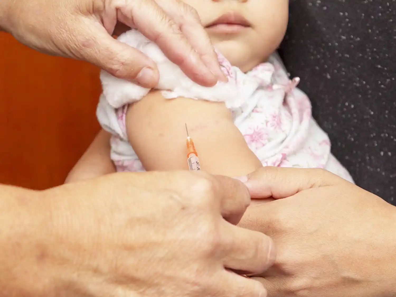 Desde 2026 la segunda dosis de la vacuna triple viral se aplicará a los 15 meses