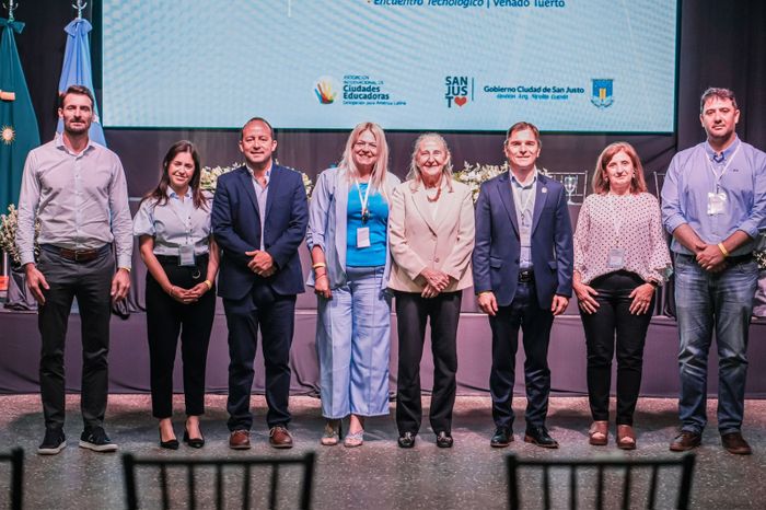 San Vicente expuso su experiencia en robótica educativa en el VIII Encuentro de la Red Argentina de Ciudades Educadoras - 5
