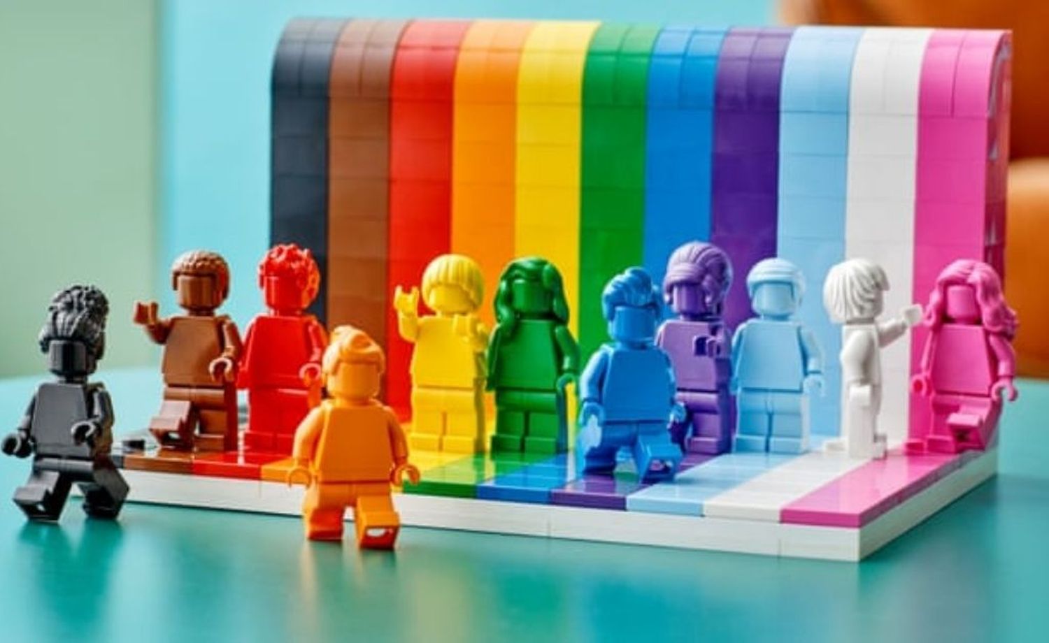 “Todo el mundo es increíble”: Lego lanza un set LGBTQ +