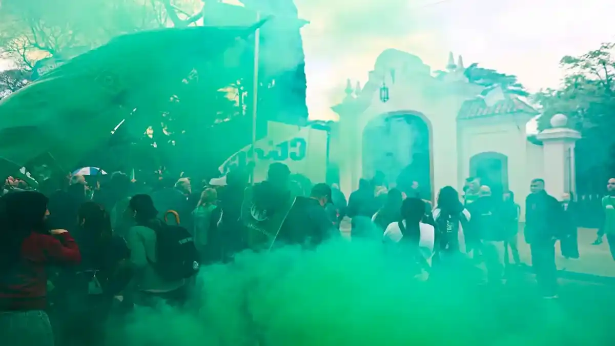 Humo verde en torno de la Quinta de Olivos