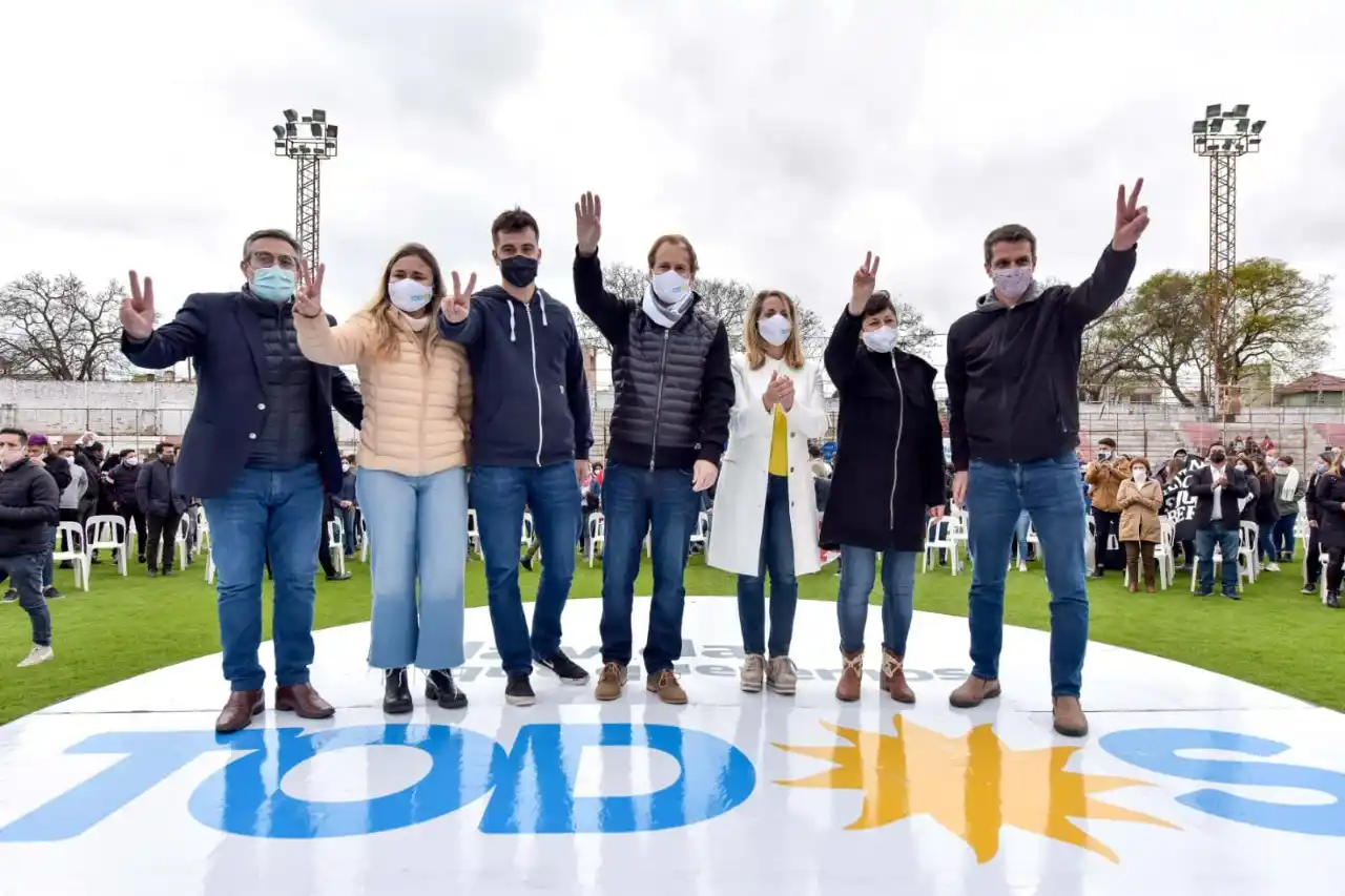 Bordet y Cresto llamaron a votar al peronismo para seguir por "el camino de fe, esperanza y futuro"