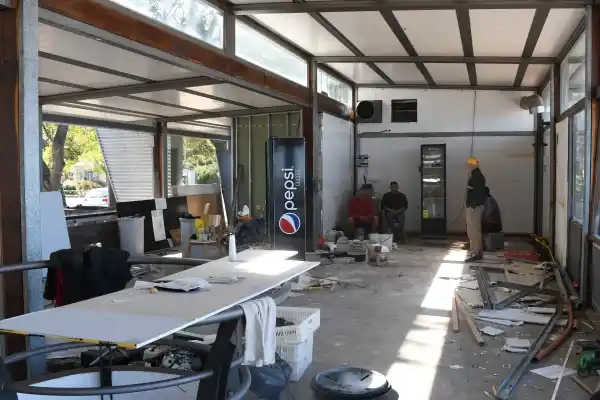 La municipalidad intervino ante un imprevisto desmantelamiento de las instalaciones de una concesión turística