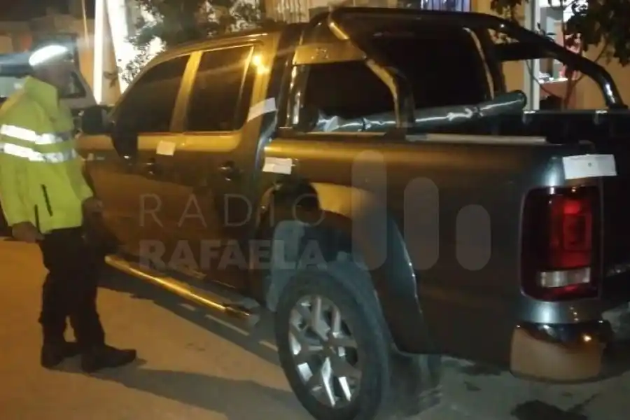 A gran velocidad, sobrepasaron a la policía en RN34: viajaban en una camioneta robada