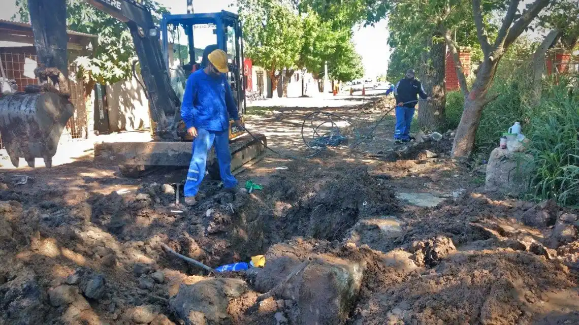 Mejoran el servicio de agua potable en los barrios Villa Hipódromo y Centenario