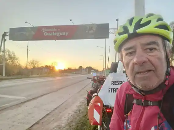 Jorge Soto pasó por Gualeguay y completó la tercera etapa de su travesía ciclista por Entre Ríos