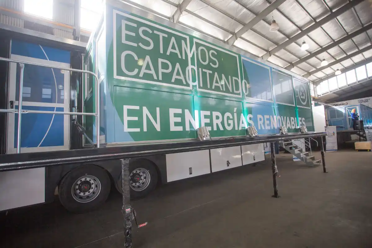 El Gobierno presentó en Mar del Plata las Aulas Talleres Móviles