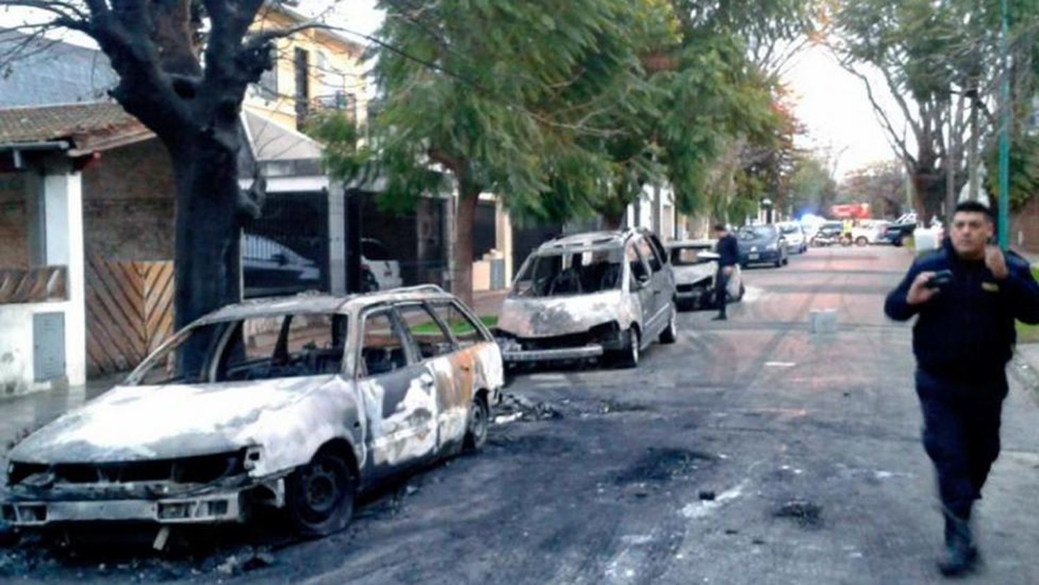 Aparecen tres autos incendiados en la zona de la vieja Terminal