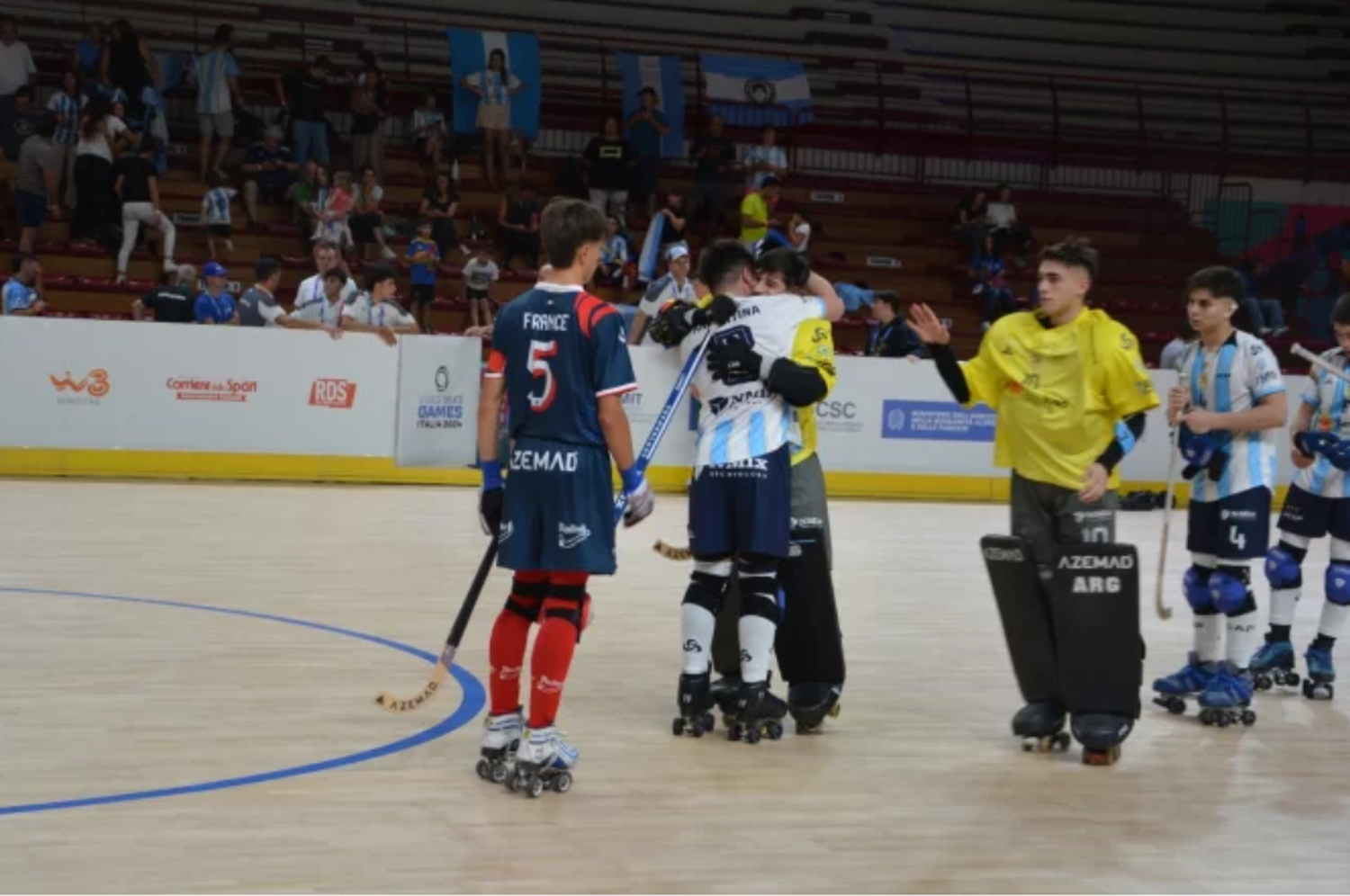 El Mundial de hockey sobre patines se lleva a cabo en Novara, Italia.