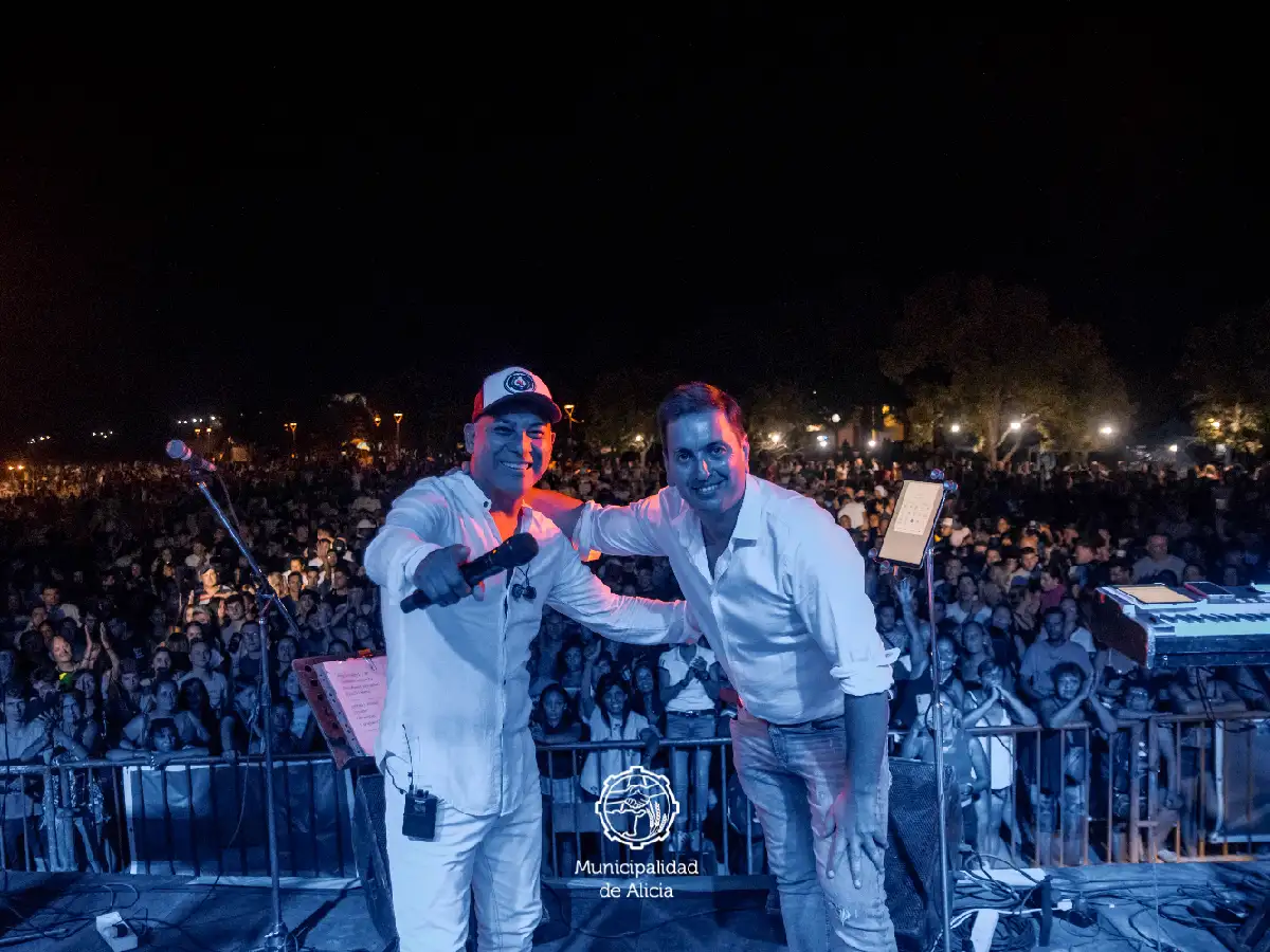 Alicia inauguró su lago con un festival multitudinario   