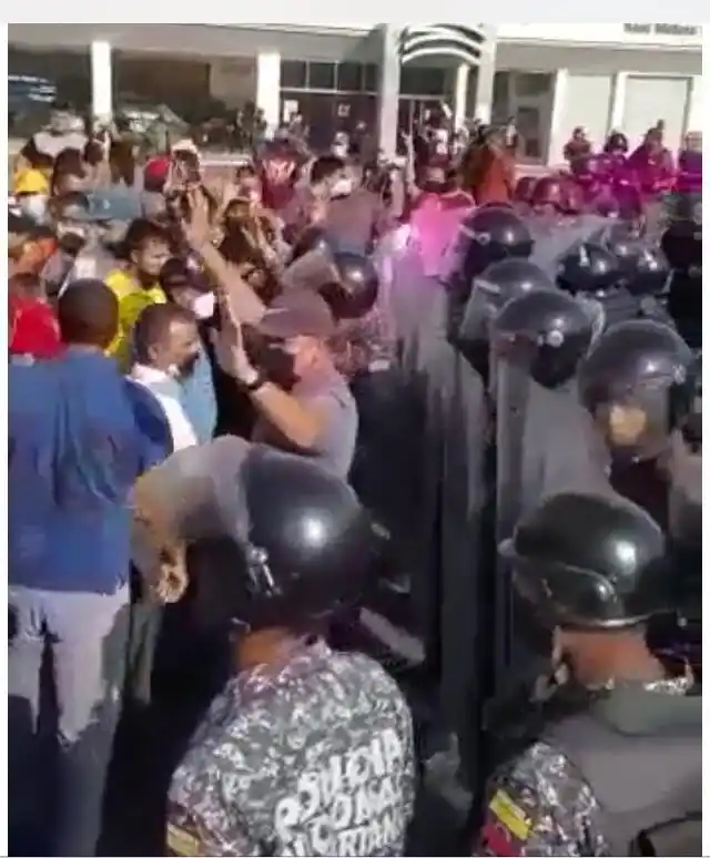 ¡AMANECER CON PROTESTA! En Anzoátegui tienen tres días esperando la gasolina