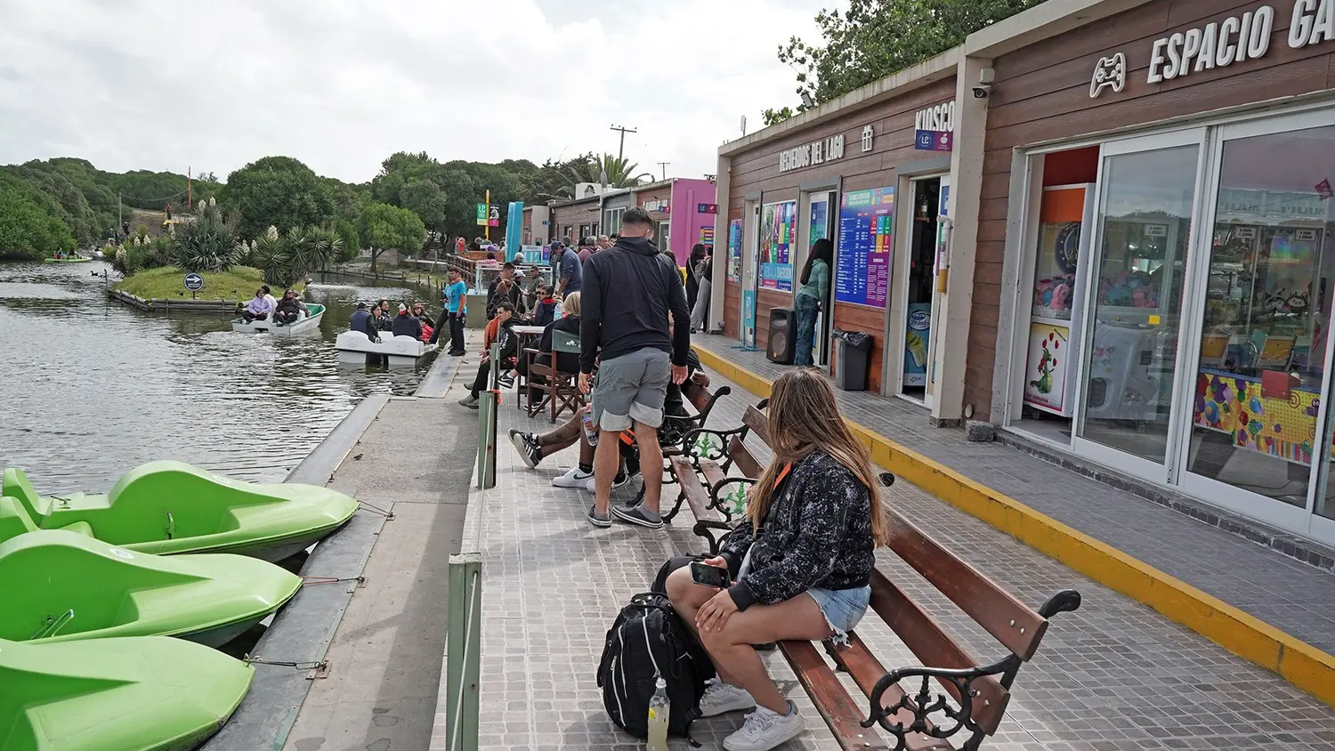 Adaptado. El lago adaptó sus servicios a la exigencia del público actual