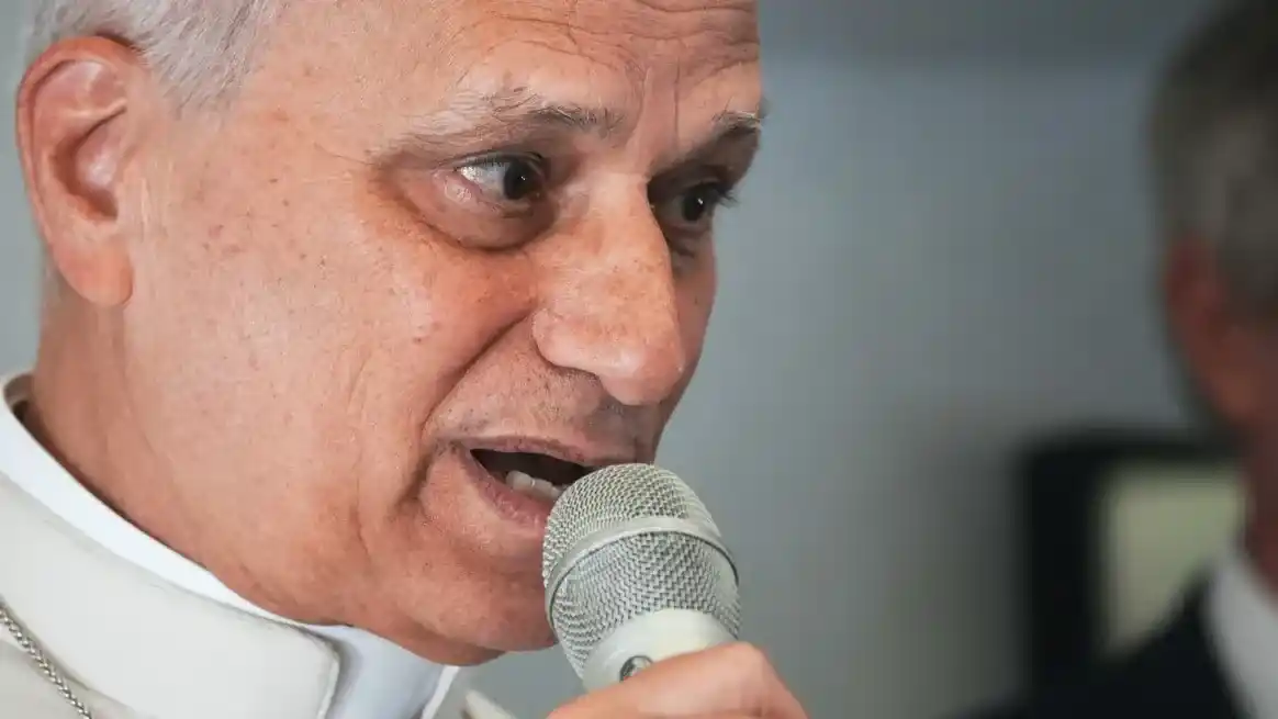 El Papa se pronunció en contra de que un cardenal ordene bendiciones para parejas homosexuales