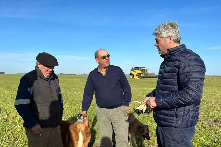 Mauro Velázquez, con el campo en su agenda de campaña, visitó productores en Santamarina