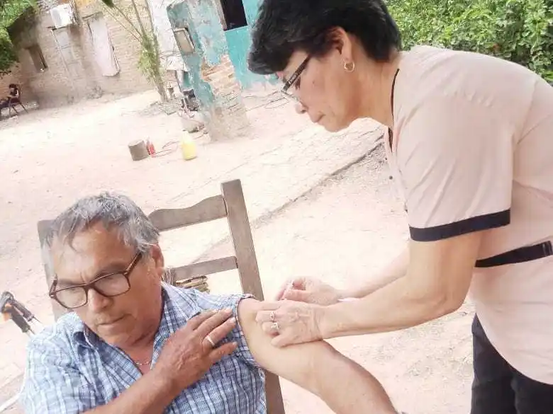 Operativo de vacunación antigripal en
terreno, para vecinos de Villa Escolar