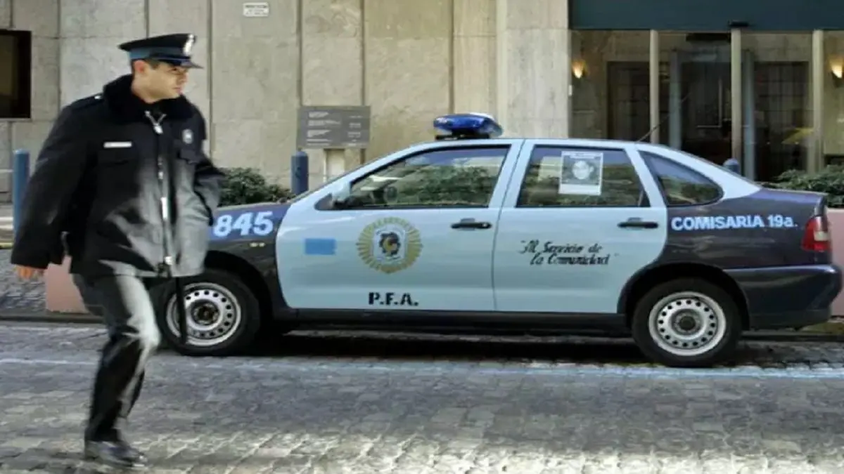 Murió un ladrón atascado en una ventana
