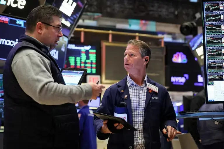 Las acciones argentinas subieron hasta 25 % en Wall Street  y el riesgo país cayó por debajo de los 2.000 puntos