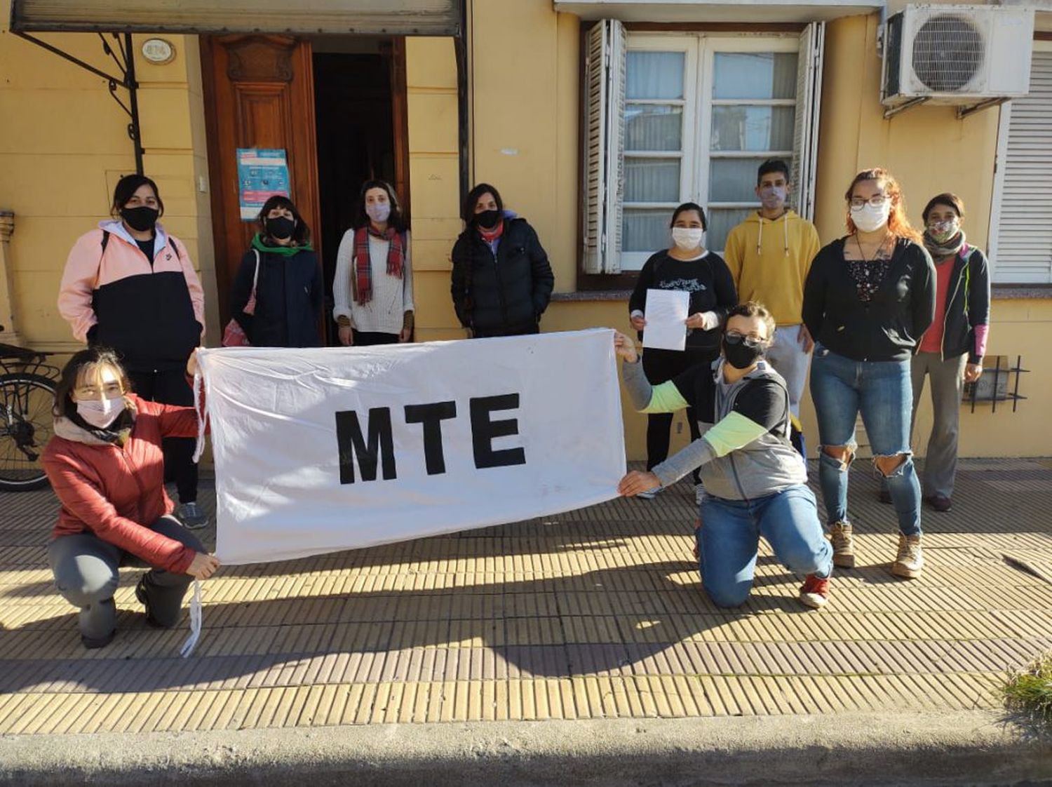 El MTE de Tandil se movilizó al Centro de Referencia y entregó un petitorio al referente local