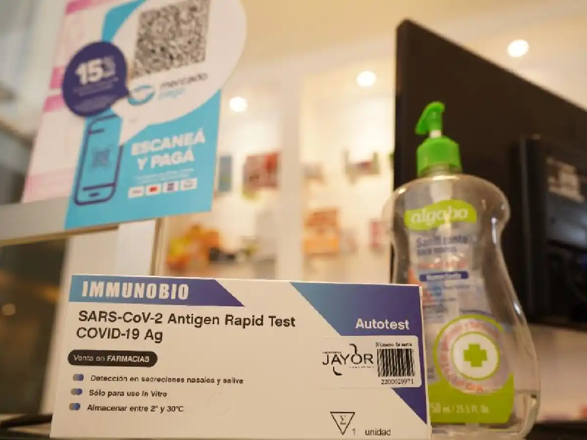 Crece la demanda de autotest de covid en farmacias: la mitad da positivo 