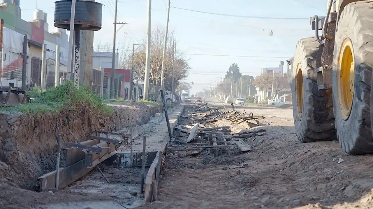 Cordón cuneta. Avanza la obra