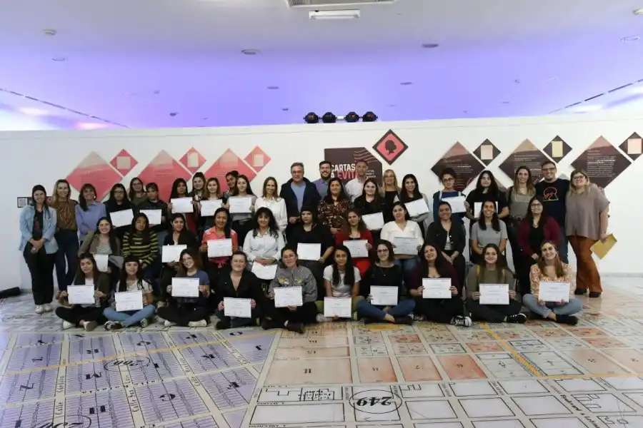 Formación digital: 40 mujeres jóvenes recibieron su certificado
