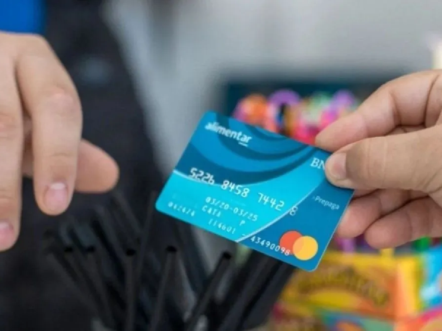 El Gobierno anunció un aumento del 50% en la Tarjeta Alimentar
