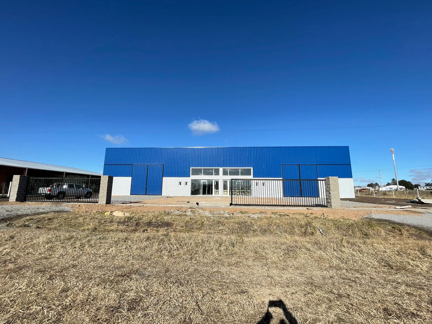 En una gran nave construida en zona industrial, una pyme local ensamblará productos con marca propia