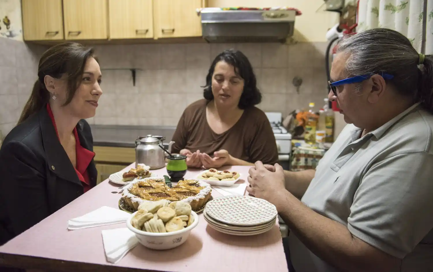 Vidal visitó la casa de un matrimonio que tiene un micro emprendimiento en Castelar