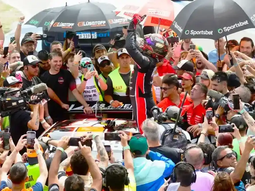 Agustín Canapino, campeón del Turismo Carretera por quinta vez.