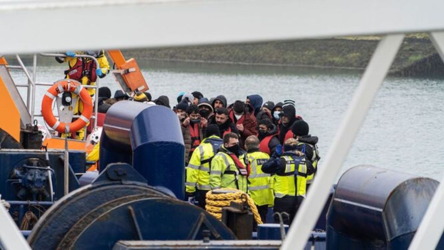 ¡NUEVO RÉCORD! Cerca de 1.300 migrantes cruzan el canal de la Mancha en un día