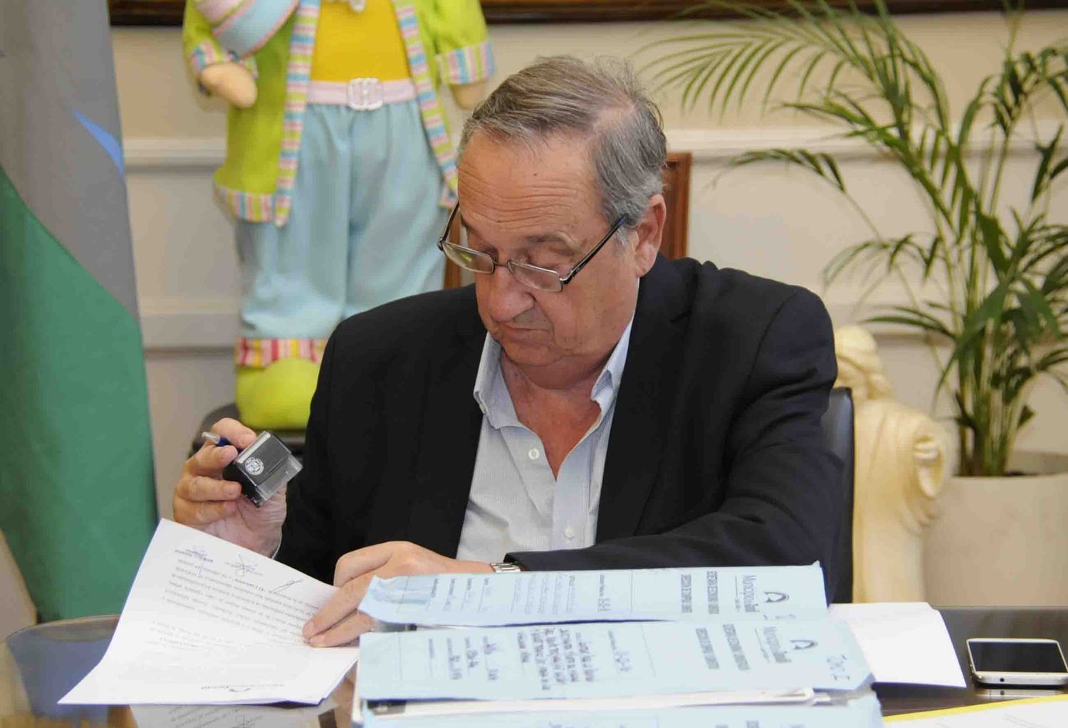 El Intendente otorgó un aumento salarial a los funcionarios políticos