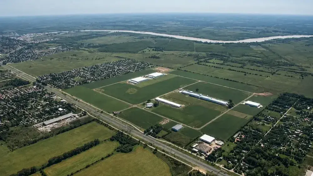 Una vista aérea del parque industrial de Campana, el distrito bonaerense con más porcentaje de tierras en manos de propietarios extranjeros.