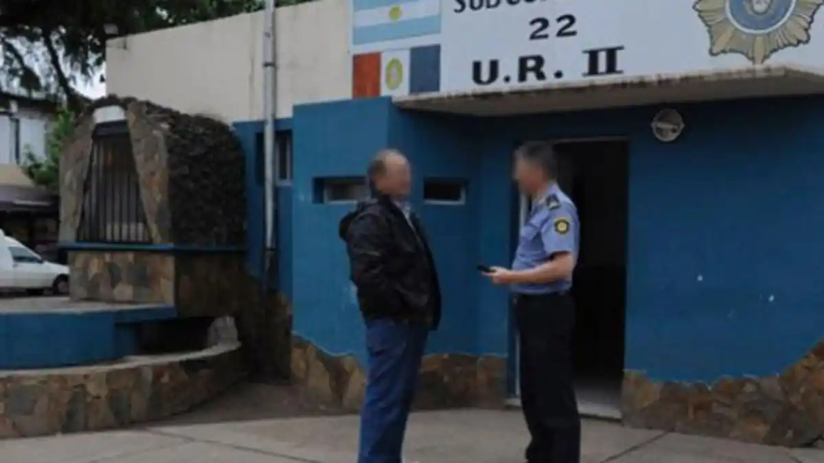 Detuvieron a una policía por robar fiambres, caramelos y auriculares en Rosario