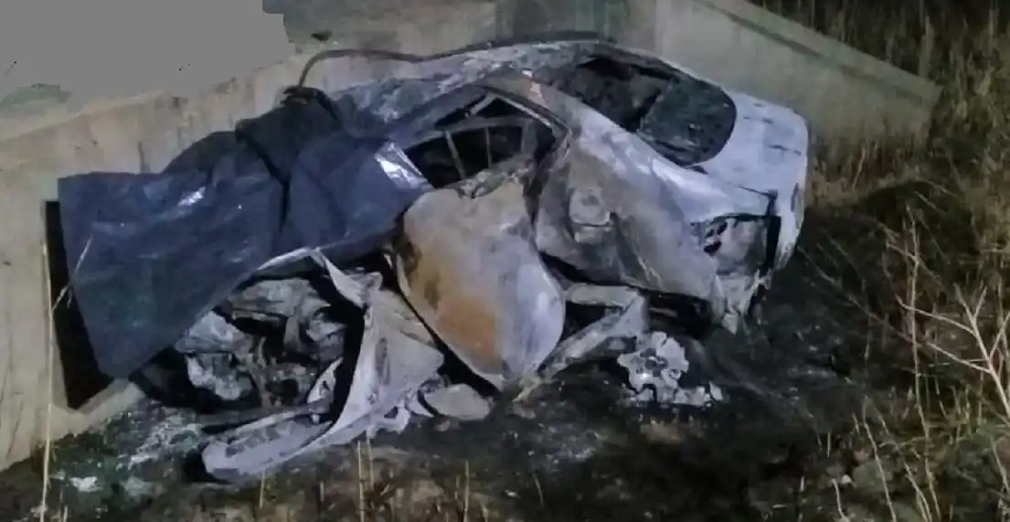 Un auto chocó y se incendió en un tramo no habilitado de la Ruta 18: tres muertos