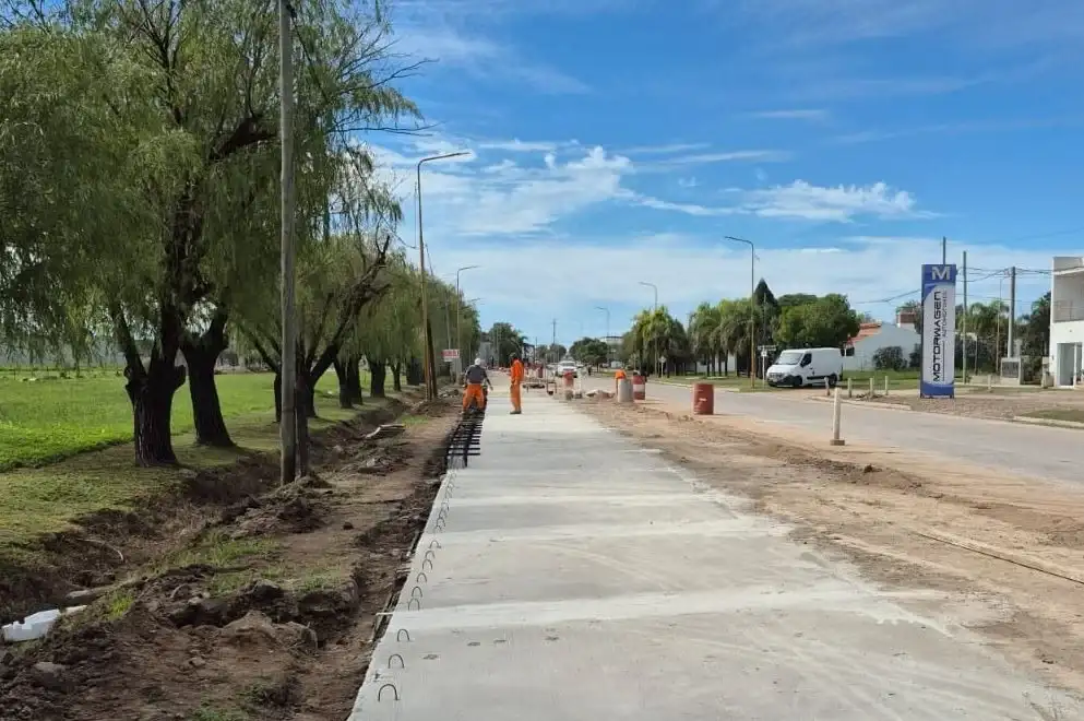 Avanza la construcción de la ciclovía que conectará Balnearia y Miramar de Ansenuza