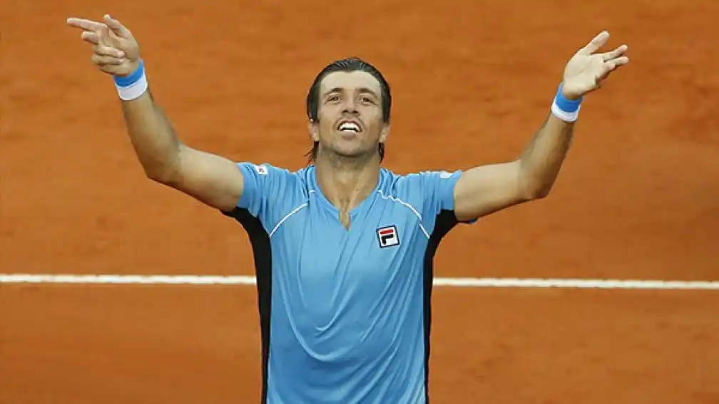 Berlocq se vistió de héroe y Argentina igualó la serie