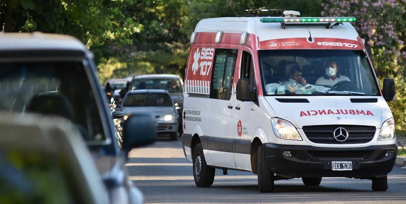 Actuar con velocidad y llamar a la ambulancia para que la persona sea llevada con urgencia a un centro asistencial preparado para atender estos cuadros puede marcar la diferencia entre la vida y la muerte, o entre una recuperación completa y secuelas permanentes. Crédito: Pablo Aguirre