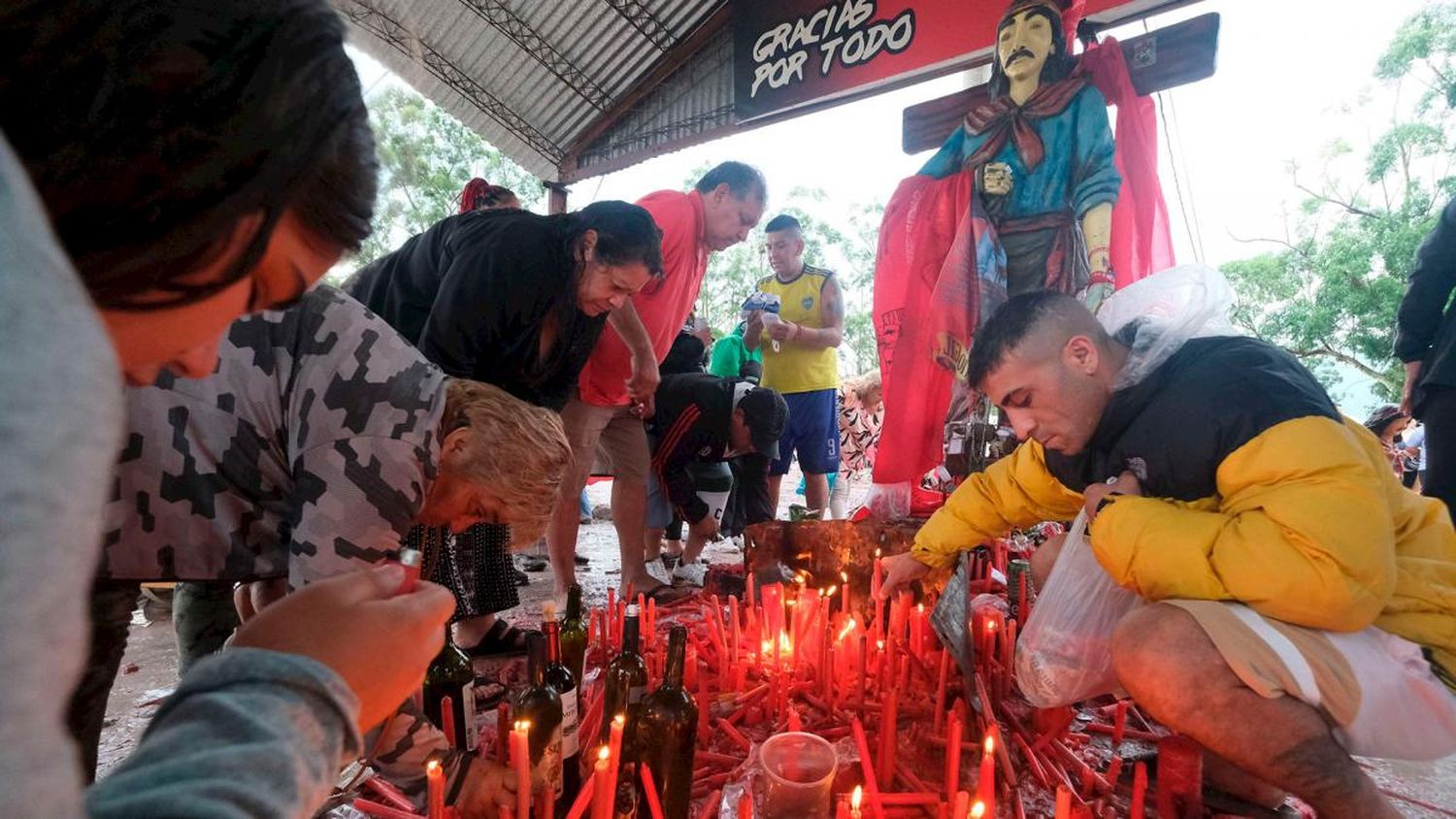 Bajo un diluvio, 350.000 pasaron por el santuario del Gauchito Gil en Mercedes