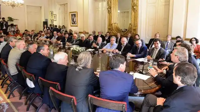 El Gobierno lanzó el pacto social con empresarios, gremios y organizaciones 