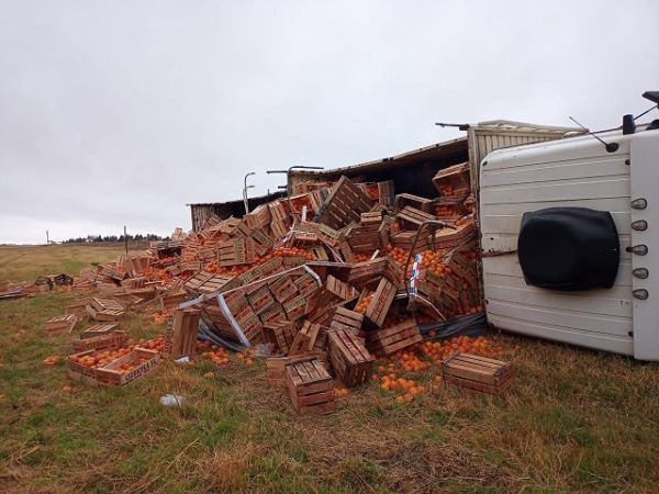 Transporte De Citrus De Chajari Se Accidentó En La Provincia De Córdoba