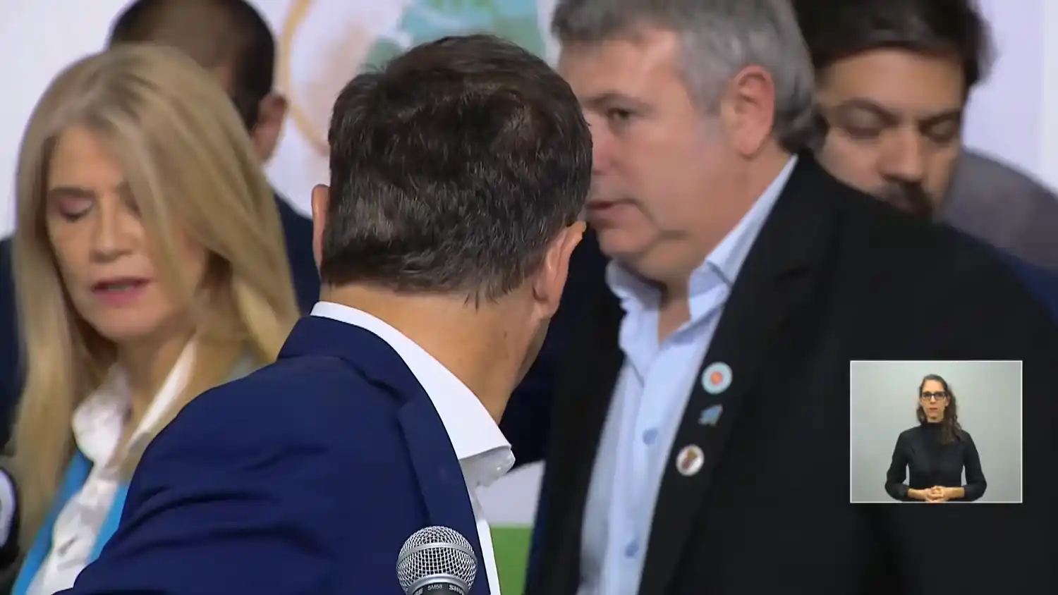 Susto en la conferencia de Kicillof