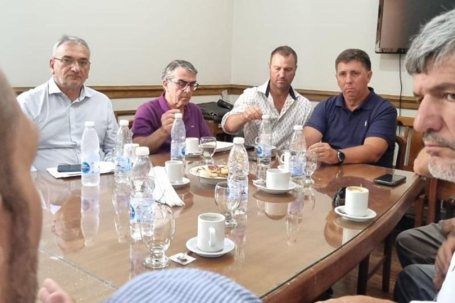 Senadores Justicialistas recibieron a intendentes y presidentes comunales en la legislatura provincial