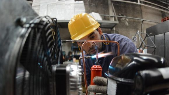 La actividad industrial registró cuatro meses consecutivos de retroceso