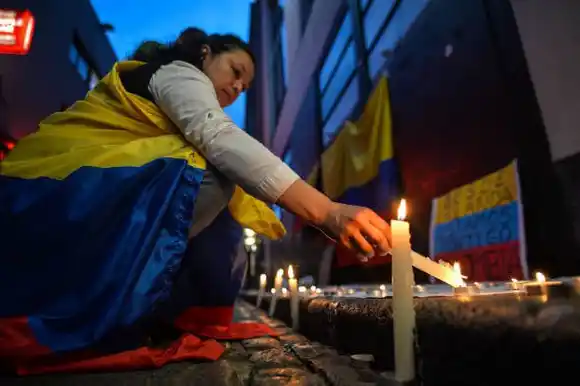 Joven ASESINADO EN CALI con disparo desde un carro