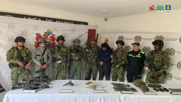 A LA CÁRCEL 2 MUJERES disidentes de las FARC: las detuvieron con armas y municiones